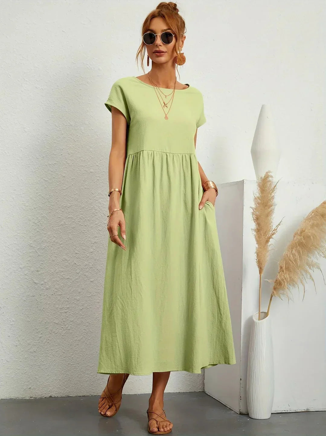 GABRIELLE | Midi šaty s elegantním designem 9