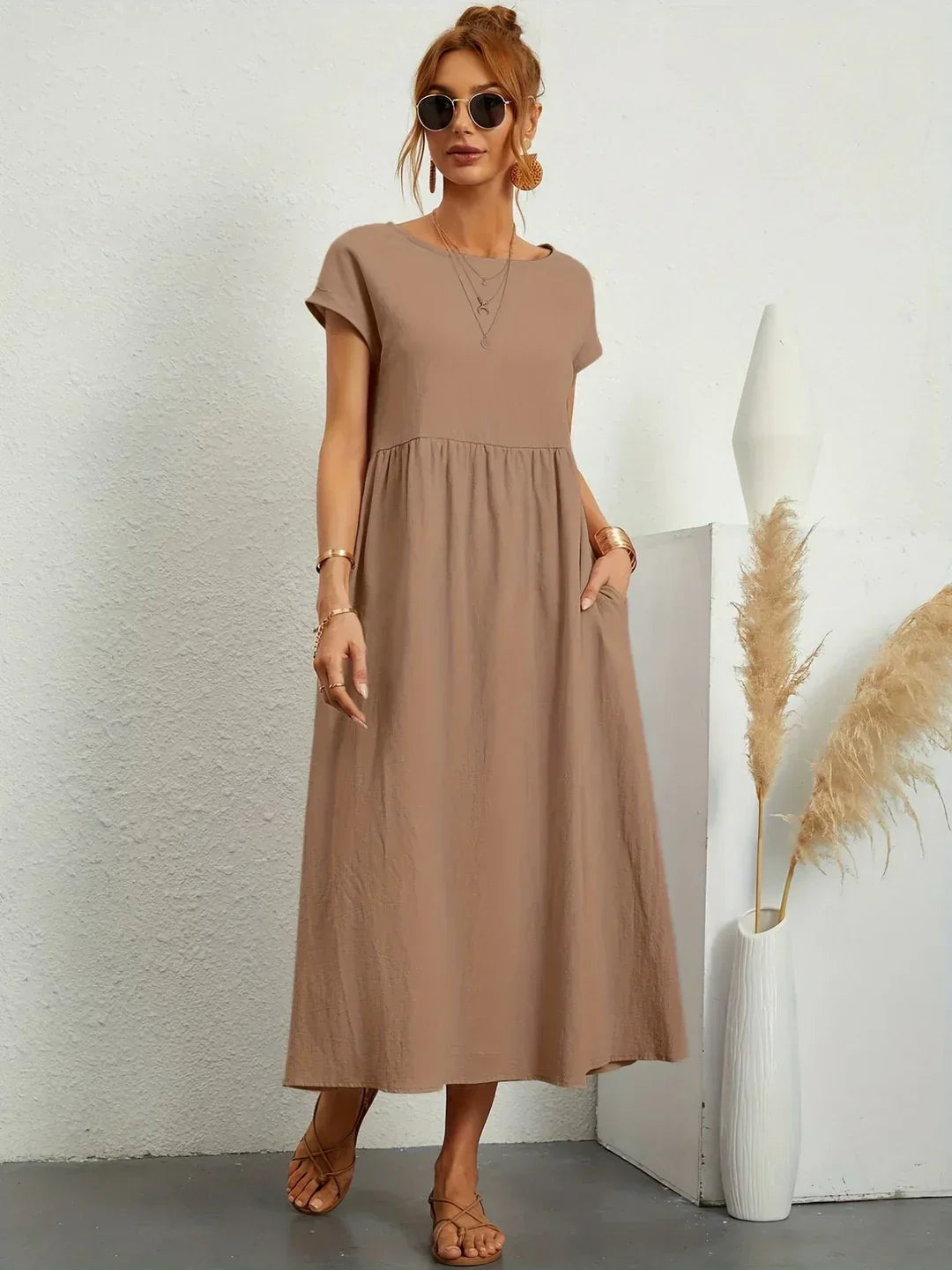 GABRIELLE | Midi šaty s elegantním designem 15